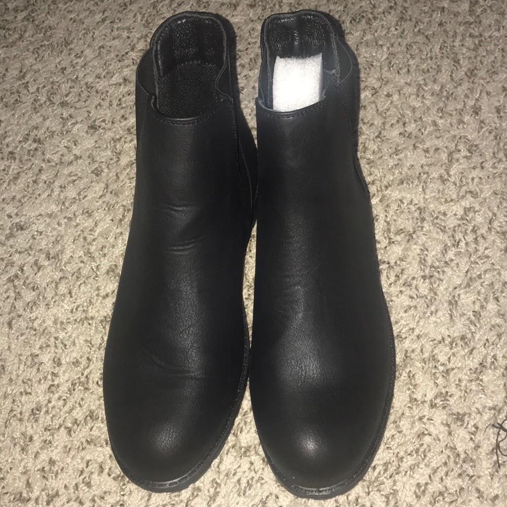 Black Ankle Chelsea Boots